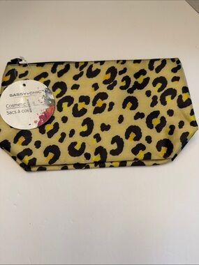 💕5/25💕Sassy & Chic Leopard Print Cosmetic Bag